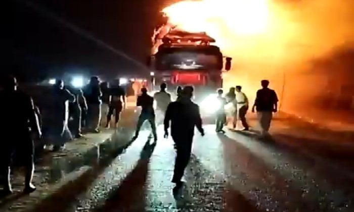 إخماد حريق في سيارة نقل بطامية بالفيوم بلا إصابات