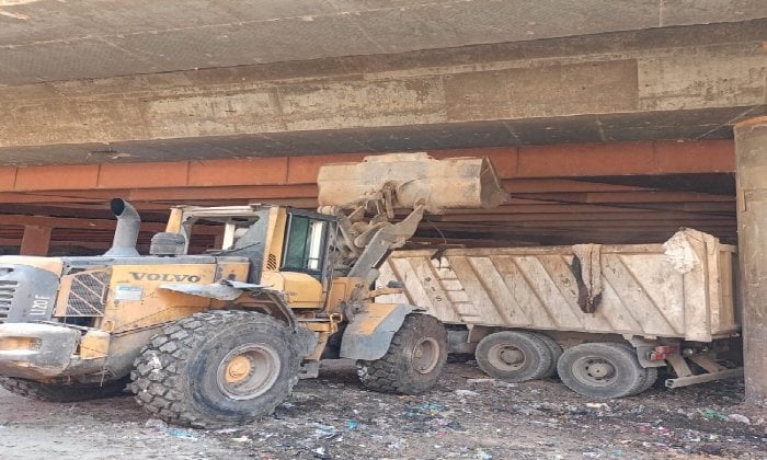 إزالة 650 طن من النفايات من نفق الفكهانية في العمرانية
