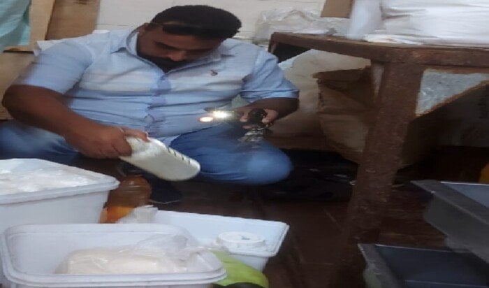 إغلاق مصنع ألبان غير مرخص وضبط 2 طن من الأغذية الفاسدة في الشرقية