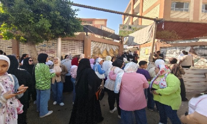 اختلاف وجهات النظر بين طلاب الثانوية في الإسكندرية حول امتحاني الفيزياء والتاريخ