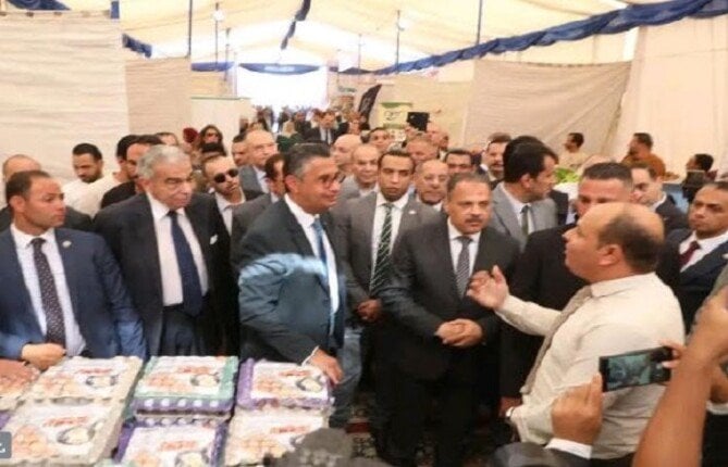 افتتاح سوق اليوم الواحد في العاشر من رمضان: وزير التموين والمحافظ يدشنان تجربة تسوق جديدة
