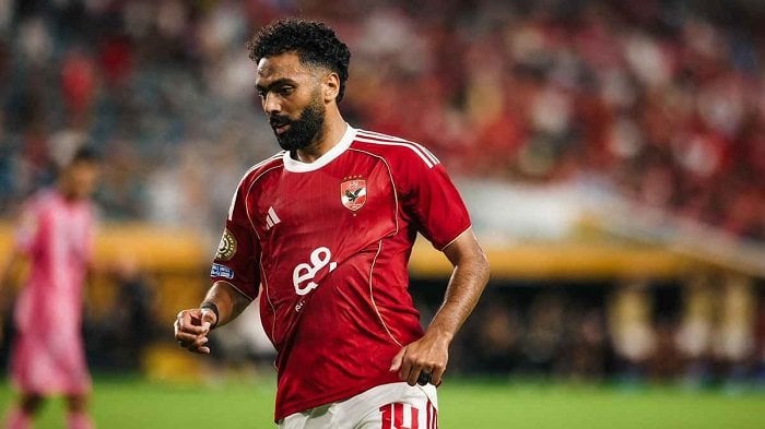 الغياب المفاجئ: الشحات وقفشة يغادران الأهلي بعد كأس العالم للأندية