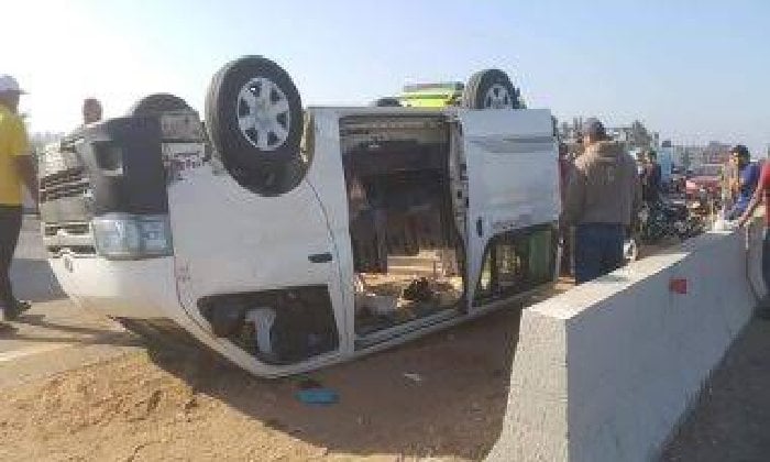 انقلاب ميكروباص في المنيا يجرح 9 أشخاص بسبب القيادة المتهورة