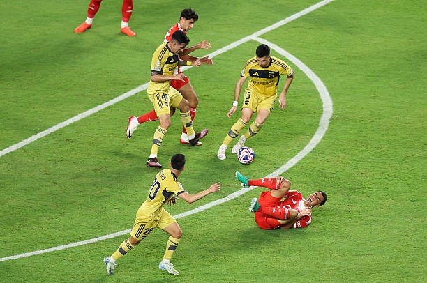 بايرن ميونخ يواجه قلق إصابة موسيالا رغم التأهل لدور الـ16 في كأس العالم للأندية