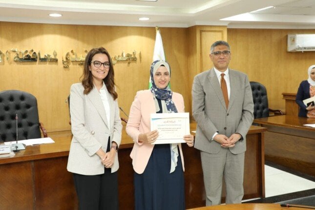 تخريج 18 موظفًا بالأهرامات: جهود محو الأمية في الجيزة