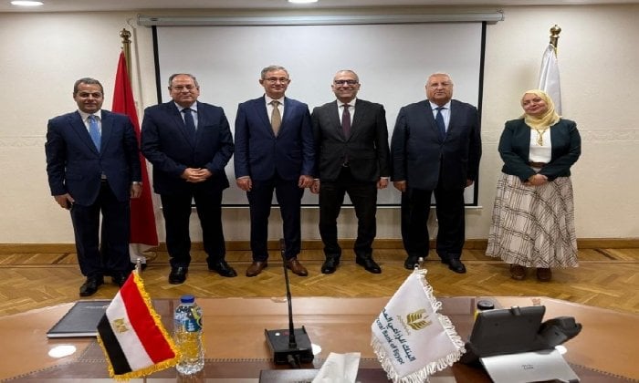 تعزيز الشراكة: زيارة وزير زراعة صربيا للبنك الزراعي المصري