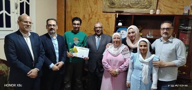 تكريم أوائل الإعدادية: رحلة من منزل إلى منزل في طوخ