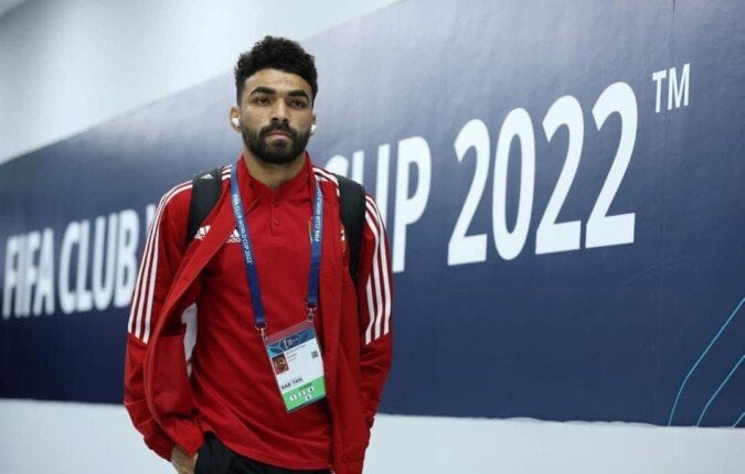 خالد عبد الفتاح في طريقه إلى البنك الأهلي عقب عودة الأحمر من المونديال