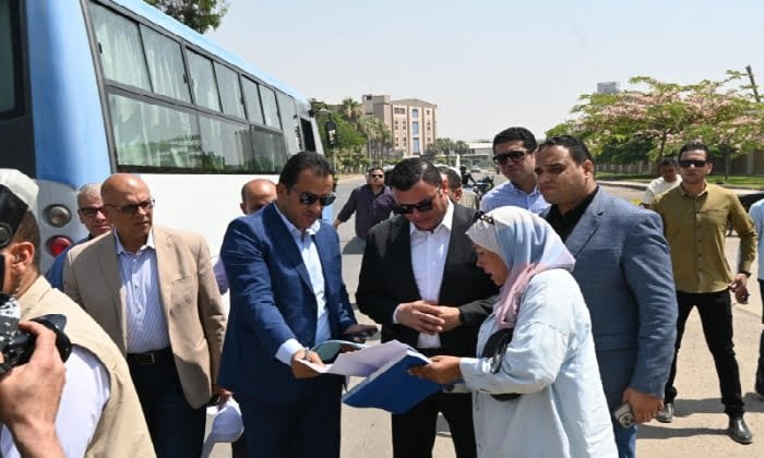 زيارة وزير الإسكان لمتابعة مشاريع التنمية في مدينة العاشر من رمضان