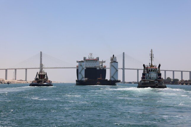 سفينة CMA CGM JULES VERNE تسجل رحلة تاريخية عبر قناة السويس