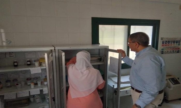 فتح تحقيق مع طبيب وكاتب بسبب خروقات في وحدة صحية بالمنوفية