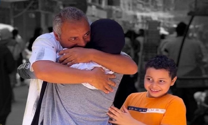 لحظة وداع مؤثرة: طالبة تنهار في حضن والدها بعد الامتحان في الإسكندرية