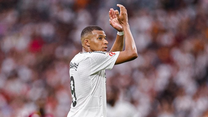 مبابي في طريقه للعب مع ريال مدريد ضد سالزبورغ في كأس العالم للأندية