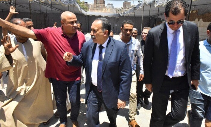 محافظ أسيوط يواصل التحضيرات الأخيرة لافتتاح السوق الحضري الجديد