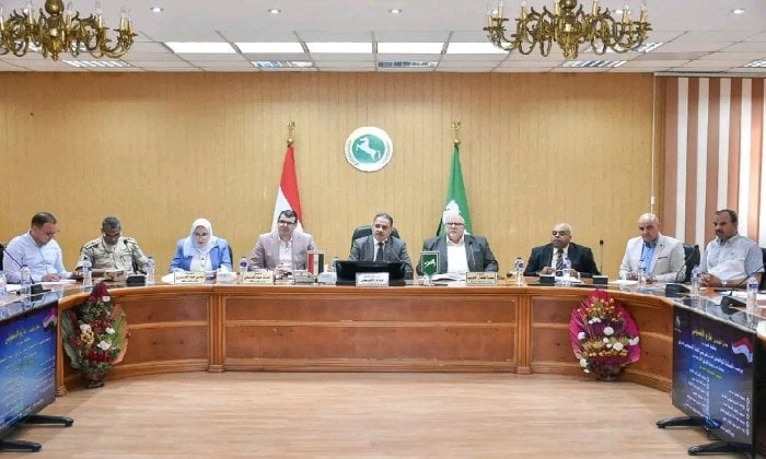 محافظ الشرقية: فرص عمل وعلاج بالمجان استجابةً لمطالب المواطنين