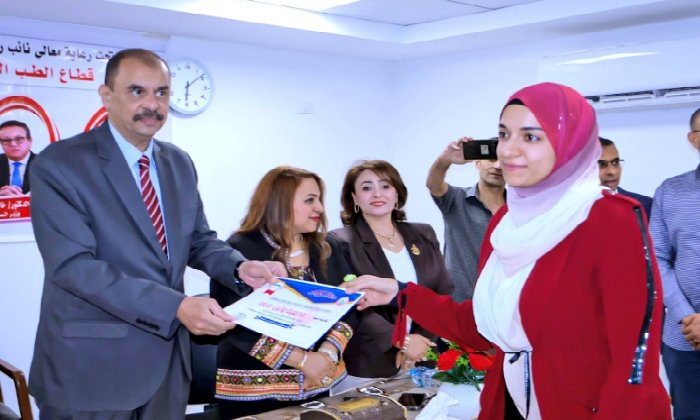 محافظ سوهاج يحتفي باليوم العالمي للتبرع بالدم ويعزز الروح المجتمعية