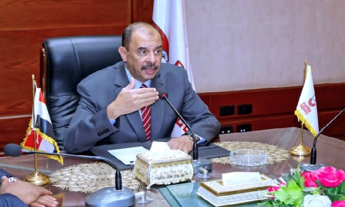 محافظ سوهاج يرصد التزام الإجراءات في امتحانات الثانوية العامة