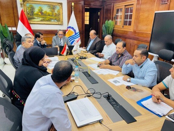 محافظ قنا يوجه بتسريع خطوات التقنين والتصالح في ظل المتغيرات المكانية