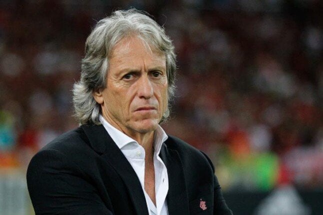 مدرب الهلال السابق في مفاوضات مع النادي المنافس النصر