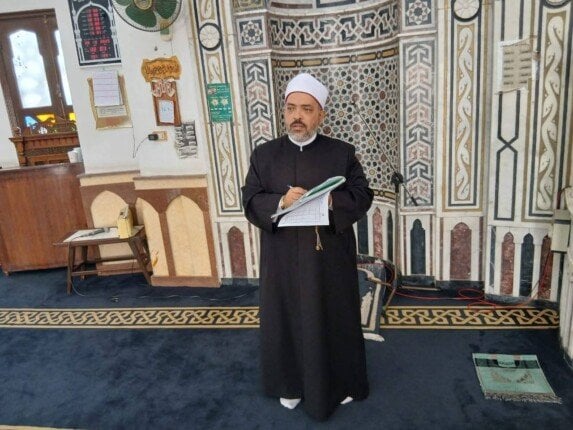 مدير أوقاف بورسعيد يختبر سير العمل بالمساجد من خلال جولة مفاجئة