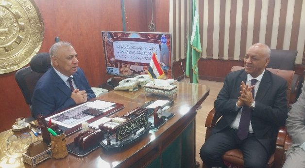 مصطفى بكرى يشارك في احتفالية 30 يونيو بزيارة الغرفة التجارية بالدقهلية