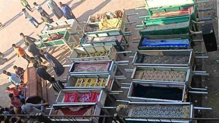 وداع مؤلم: كفر السنابسة تشيع 18 شابة في جنازة جماعية