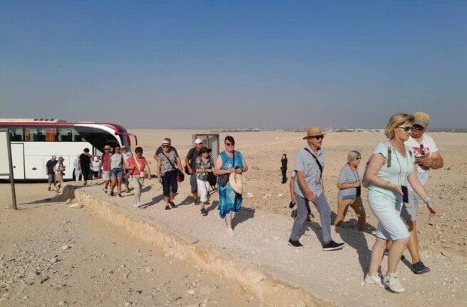 وسط أجواء حارة: وفود دولية تستكشف آثار المنيا