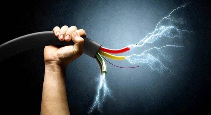 وفاة عاملين بسبب صعق كهربائي من عمود ضغط عالي في المنوفية