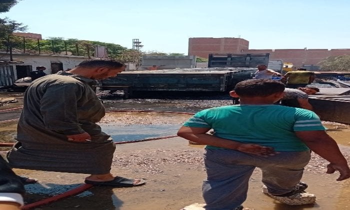 إخماد حريق في تريلا على الطريق الزراعي بالقليوبية