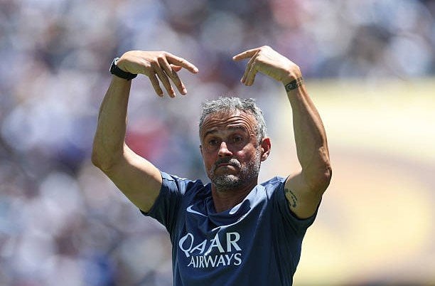 إنريكي يثني على انتصار باريس سان جيرمان الساحق على ريال مدريد