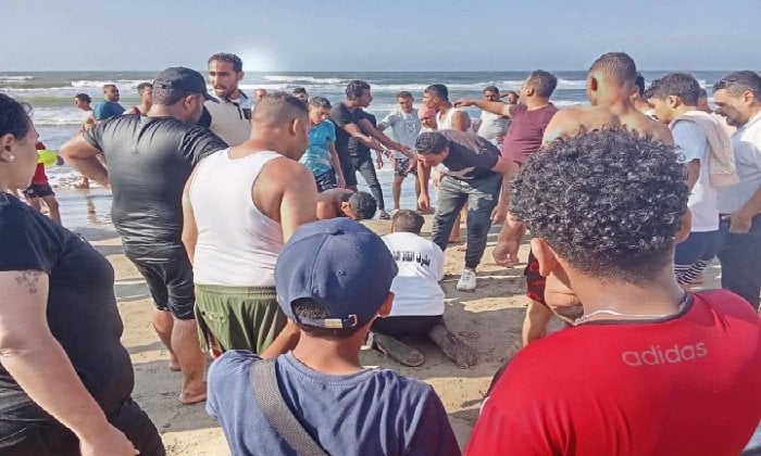 إنقاذ حياة سيدة غارقة في مجمع مطاعم بورسعيد