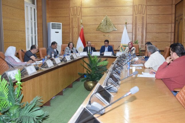اجتماع لجنة المنشآت الجامعية بنها لبحث تقدم مشاريعها
