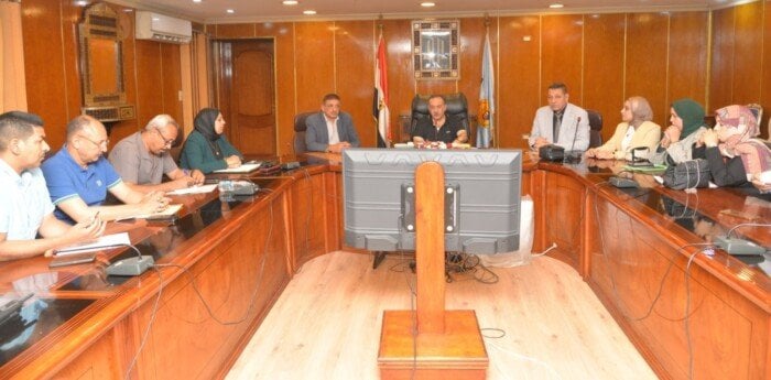 اجتماع محافظ أسيوط لمناقشة استعدادات تنفيذ مشروع الإسكان المتميز