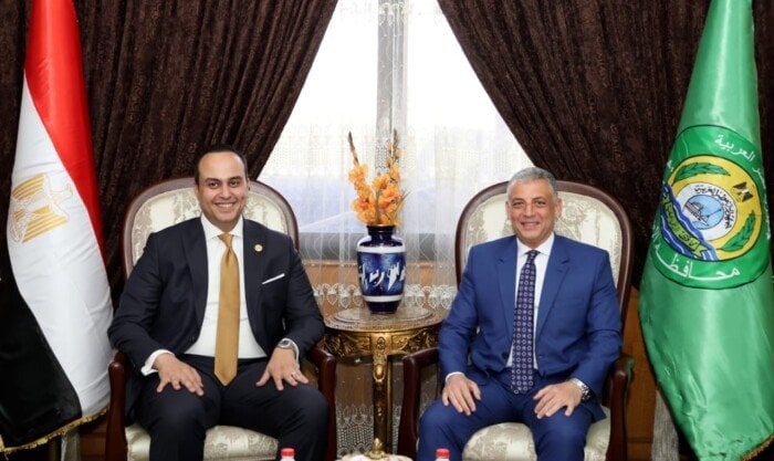 اجتماع محافظ الإسماعيلية ورئيس هيئة الرعاية الصحية لمناقشة التطورات الأخيرة