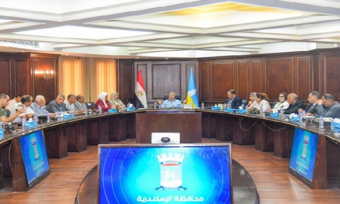 اجتماع موسع لمراجعة استعدادات مرافق الإسكندرية لموسم الصيف