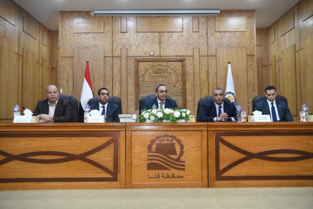 اجتماع موسع لمراجعة الحوكمة في قنا برئاسة المحافظ ورئيس هيئة الرقابة الإدارية