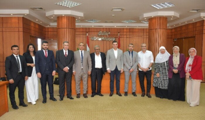 اجتماع نائب محافظ بورسعيد لمتابعة مشروع تحسين إدارة الموارد المؤسسية