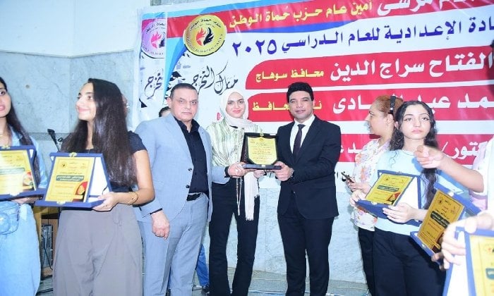 احتفال تكريمي لأفضل الطلاب في الإعدادية بحضور نائب محافظ سوهاج