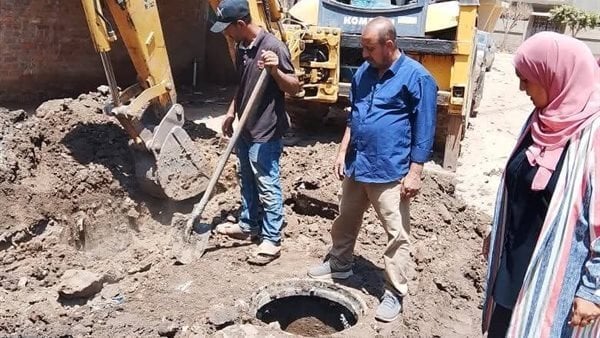 استجابة سريعة لاحتواء أزمة انفجار خط مياه في قرية قورص بالمنوفية