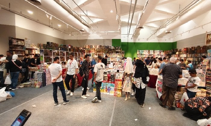 الأزبكية: شعاع ثقافي يُنير سماء الإسكندرية في مهرجان الكتب!