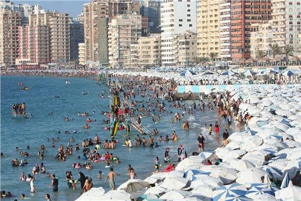 الإسكندرية: عروس الصيف تحتضن المصطافين بأعداد غير مسبوقة