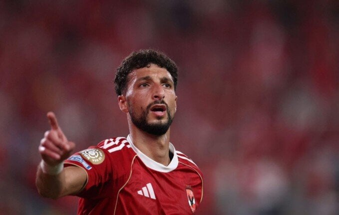 الريان القطري يزيد عرضه لضم نجم الأهلي وسام أبو علي