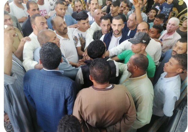 الكفن يحل نزاعًا دام 11 عامًا بين عائلتين في قرية كوم أشفين