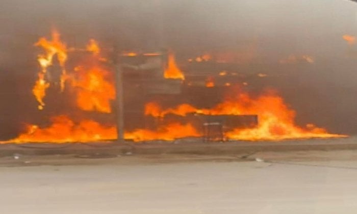 النيران تلتهم مطعمًا بارزًا في الإسكندرية