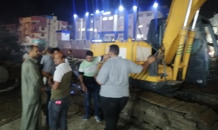 انفجار مياه مفاجئ في أبوحماد يستدعي تدخلًا عاجلًا للإصلاح