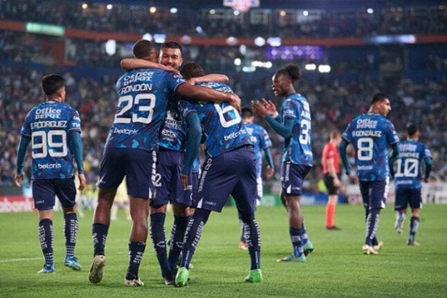 باتشوكا يتألق وينتصر على مونتيري بثلاثية في قمة الدوري المكسيكي