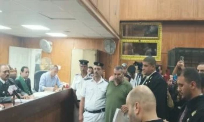 تأجيل محاكمة مالك وسائق السيارة في قضية وفاة 18 فتاة