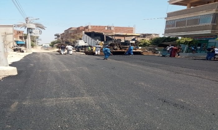تحديثات رصف الطرق الداخلية في قرى شبين القناطر تحت إشراف محافظ القليوبية