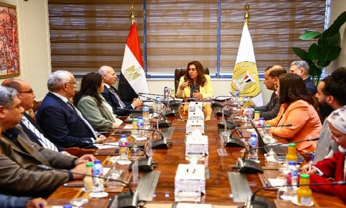 تحسين شوارع مصر الجديدة: مناقشات بين وزيرة التنمية المحلية ومحافظ القاهرة