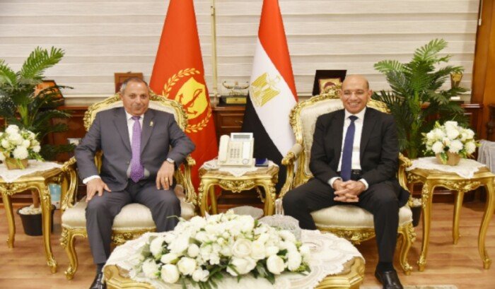 تحية وتعاون: محافظ بورسعيد يرحب بالمدير الأمني الجديد
